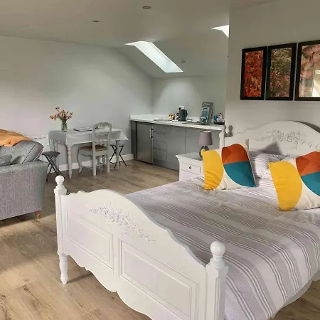 Acorn Attic, A Modern, New First Floor Garden Annex Apartment Great Ouseburn