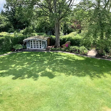 Acorn Attic, A Modern, New First Floor Garden Annex Apartment Great Ouseburn