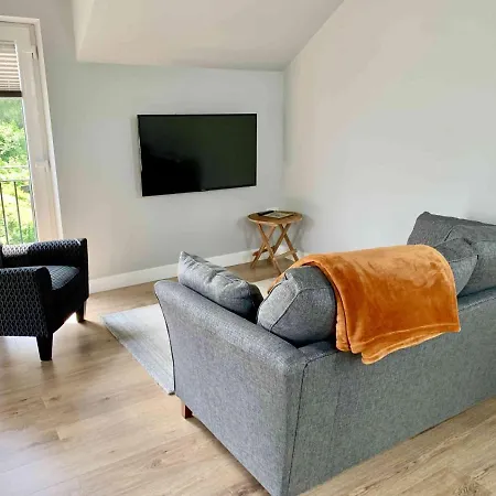 Apartment Acorn Attic, A Modern, New First Floor Garden Annex