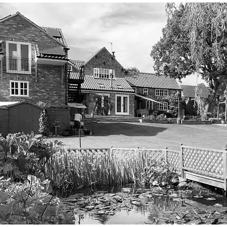 Acorn Attic, A Modern, New First Floor Garden Annex * Great Ouseburn